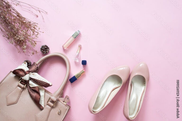 accessoires elegants sur un fond stylise