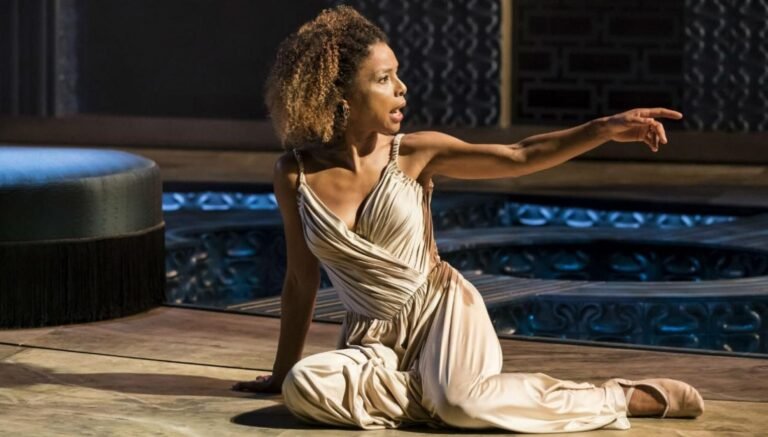 Quelle est l'histoire de la Royal Academy of Dramatic Art 14 acteurs en scene a la royal academy