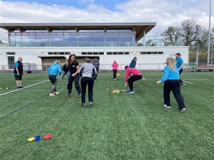 Comment obtenir un CAP Petite Enfance en alternance pour adulte 1 adulte en formation avec enfants en activite