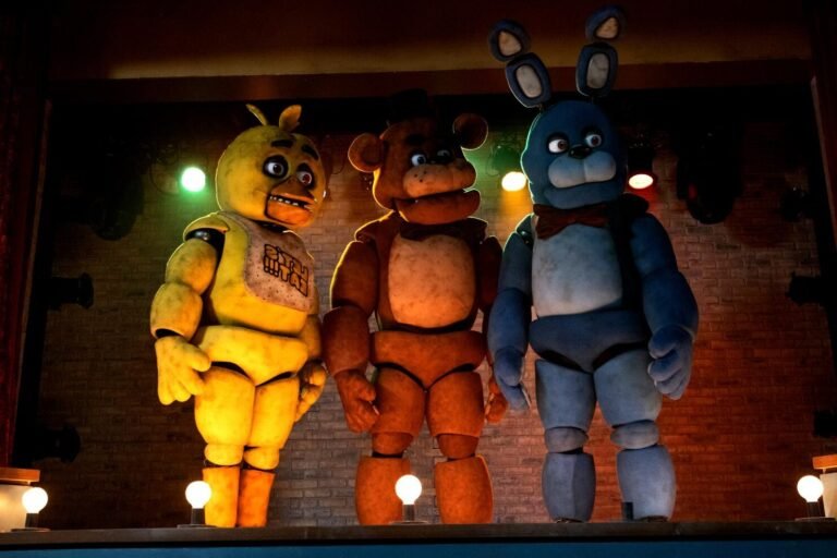 Que savoir sur Five Nights at Freddy's en version française 12 animatronics effrayants dans un restaurant sombre