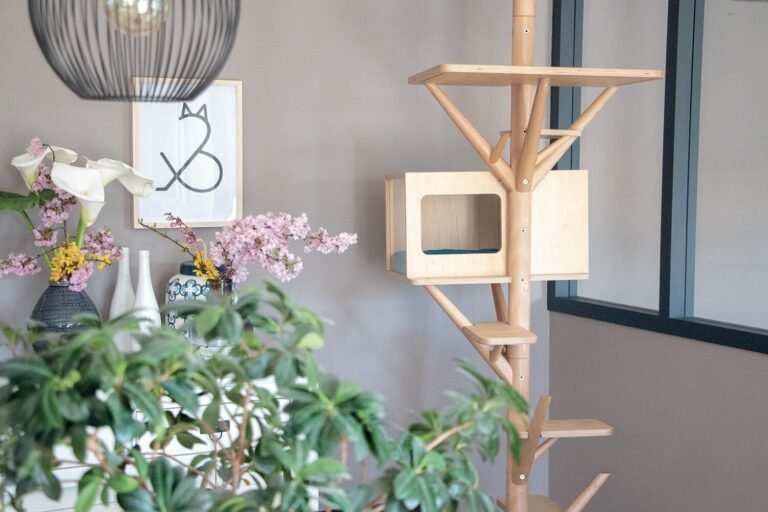 arbre a chat au design scandinave elegant