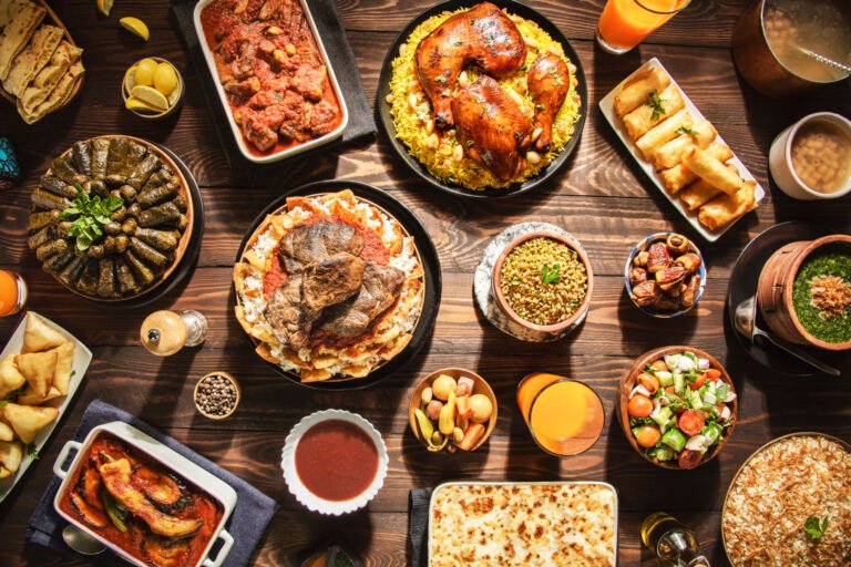 assiette coloree de plats egyptiens traditionnels