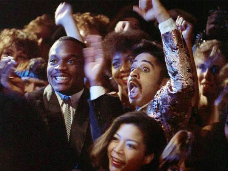 aton et riva face a une tempete menacante