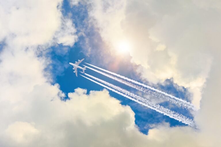 Quelle est la durée du vol direct entre Paris et New York 32 avion survolant latlantique a grande altitude