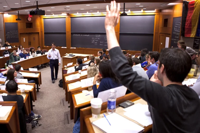 Quels sont les différents bacs professionnels listés par l'Onisep 35 bac professionnel en action en classe