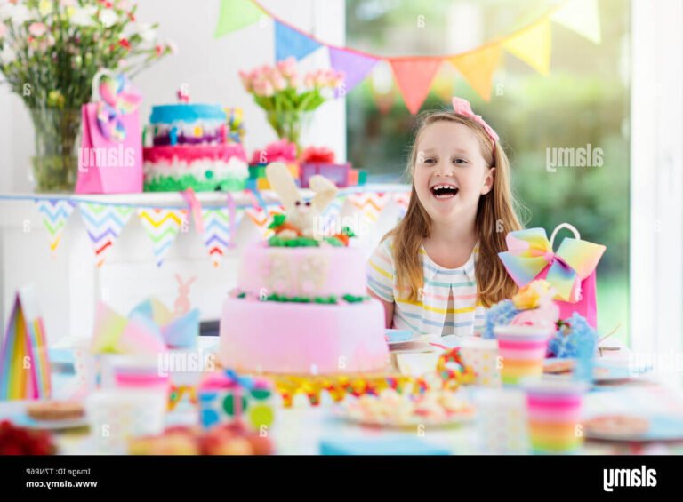 ballons colores et gateau danniversaire oui oui