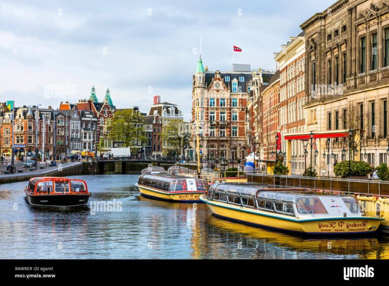 Comment profiter d'une balade inoubliable sur les canaux d'Amsterdam 10 bateaux colores sur les canaux damsterdam