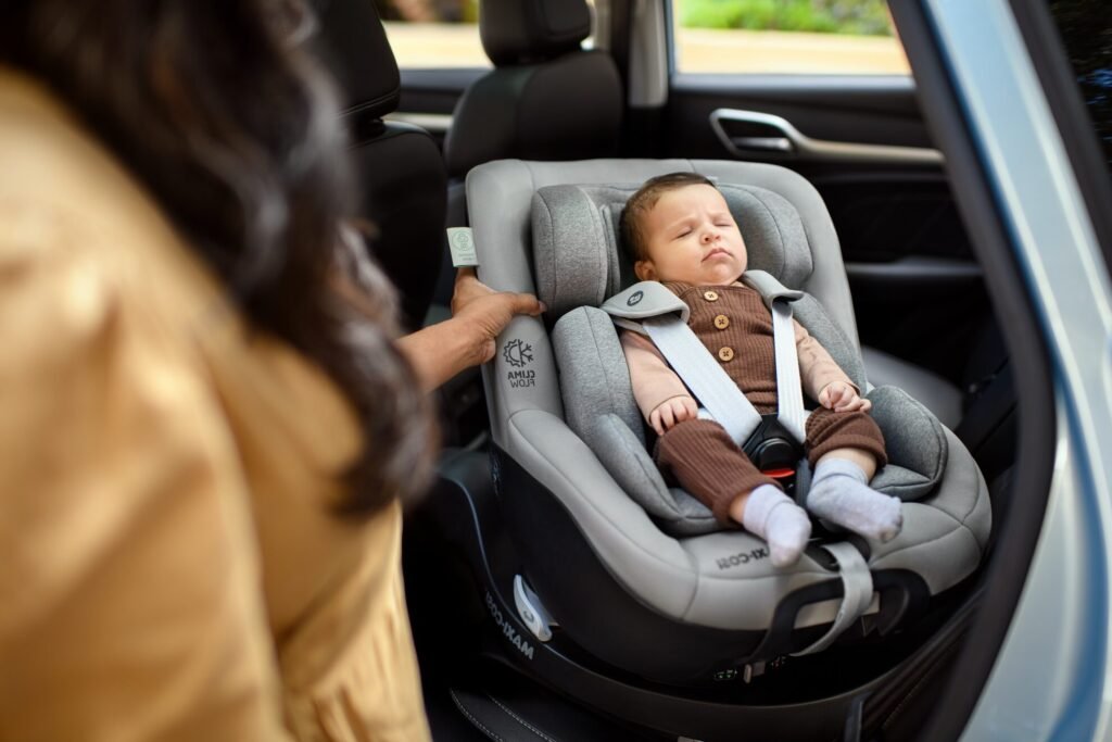 Comment choisir un siège auto pour bébé à installer dos à la route
