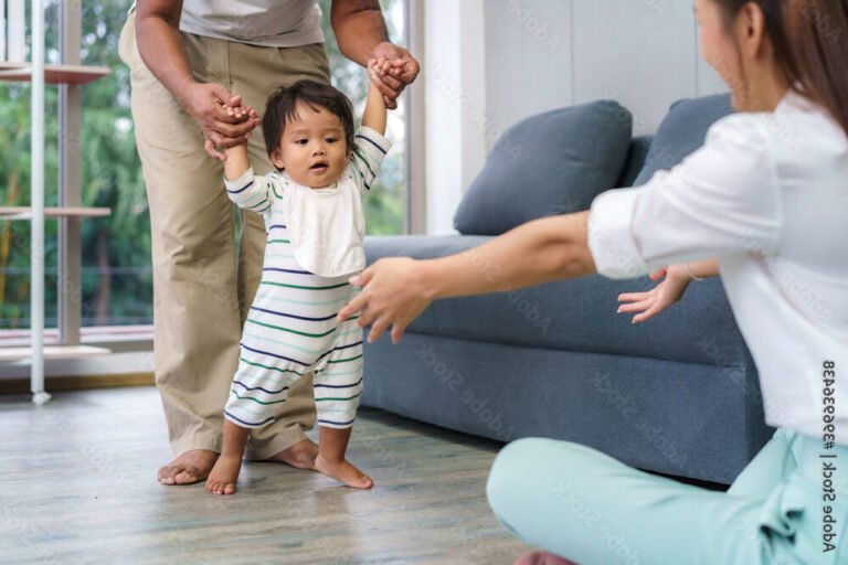 Comment Michèle Forestier a-t-elle évolué de la naissance aux premiers pas 33 bebe faisant ses premiers pas heureux