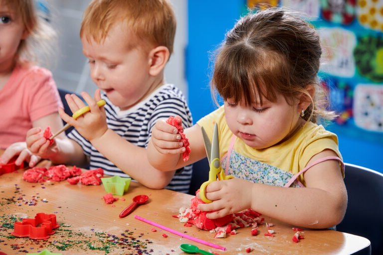 Comment réaliser une empreinte des mains et pieds de votre bébé
