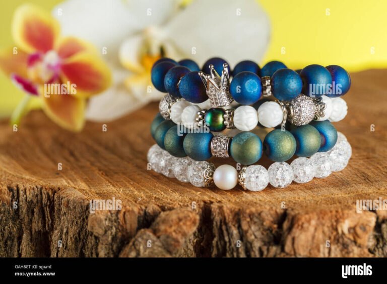 Comment créer un bracelet en pierre naturelle avec un kit de fabrication 16 bracelet en pierre naturelle colore sur table