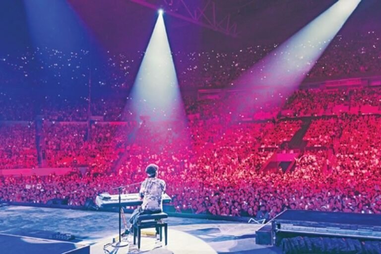 Quand aura lieu le prochain concert de Bruno Mars aux États-Unis 4 bruno mars sur scene devant des fans