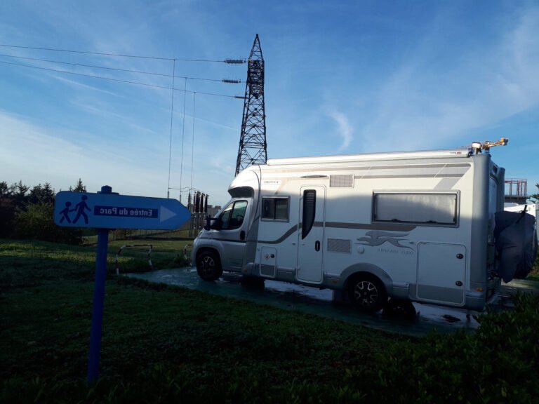 camping car gare pres du futuroscope