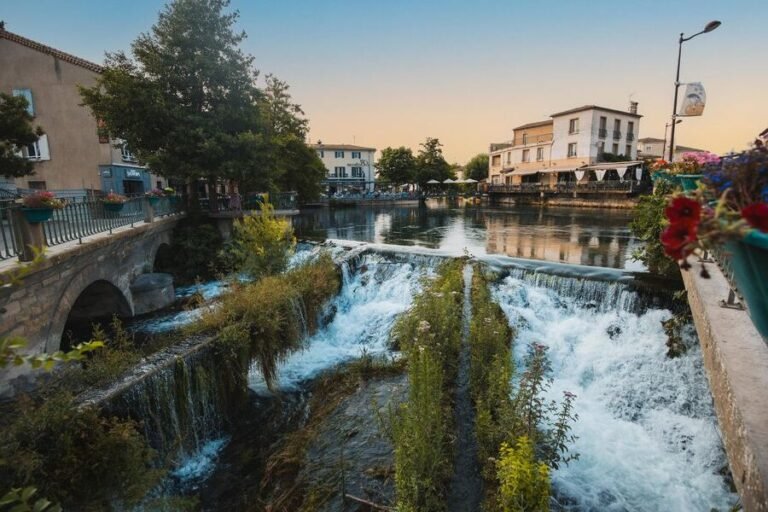 Que découvrir au fil de l'eau à L'Isle-sur-la-Sorgue 19 canaux et verdure a lisle sur la sorgue