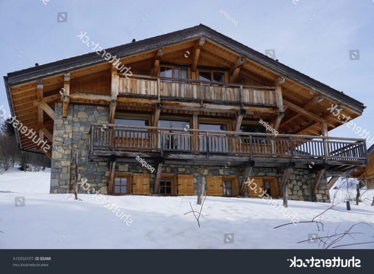 chalet en bois au bord des pistes
