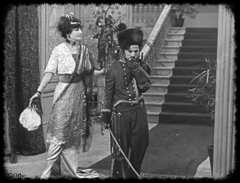 charlie chaplin en costume de charlot