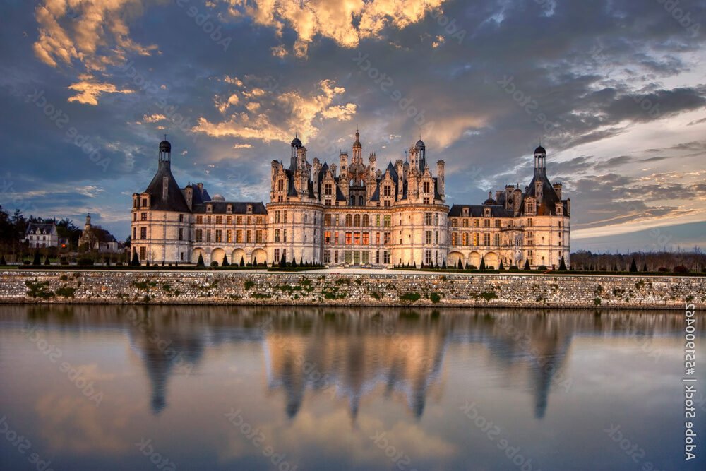 chateau de chambord au coucher du soleil