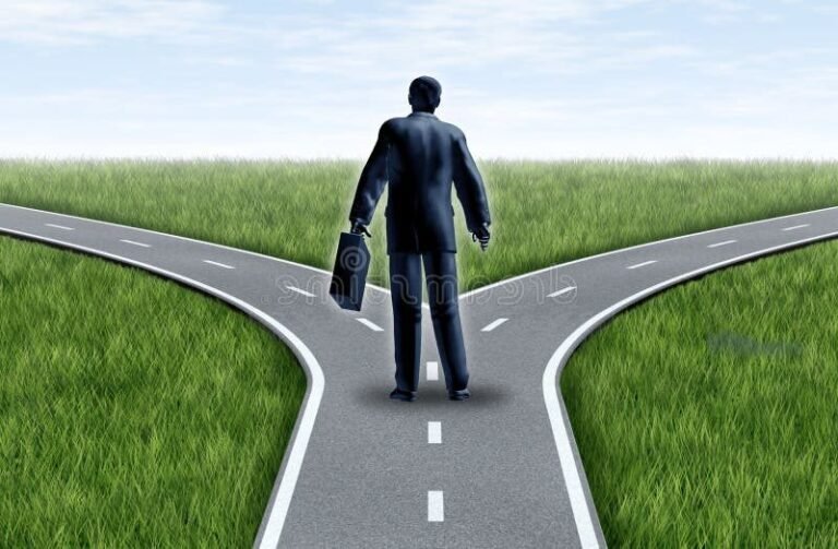 Que faire après avoir été manager : quelles sont vos options de carrière 13 chemin bifurque symbolisant le choix de carriere