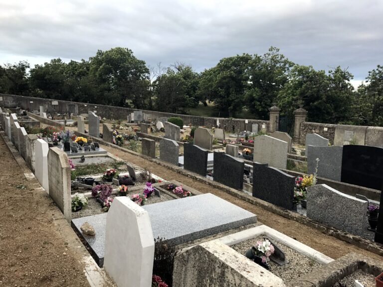 cimetiere paisible a vallon pont darc