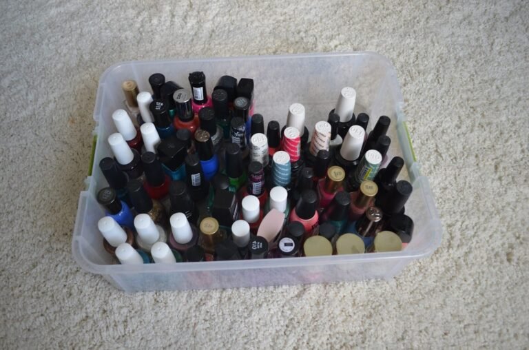 collection de vernis a ongles bien organisee