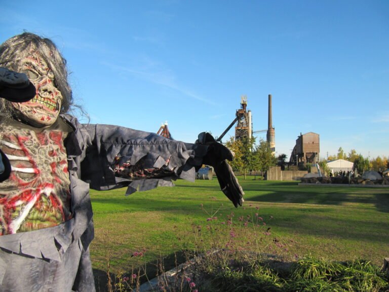 Quel événement spécial Halloween se déroule au Jardin des Traces à Uckange 33 decorations dhalloween au jardin des traces
