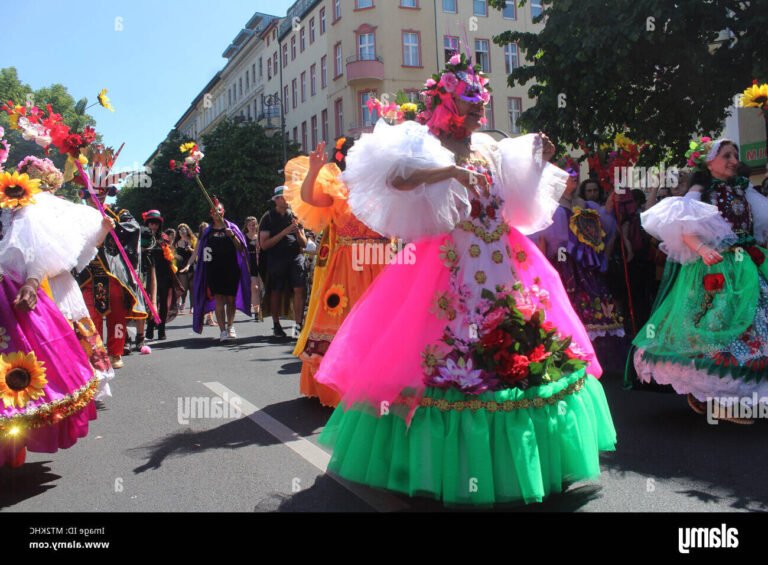 Quels sont les meilleurs déguisements pour un voyage autour du monde adulte 9 deguisements colores inspires de cultures diverses