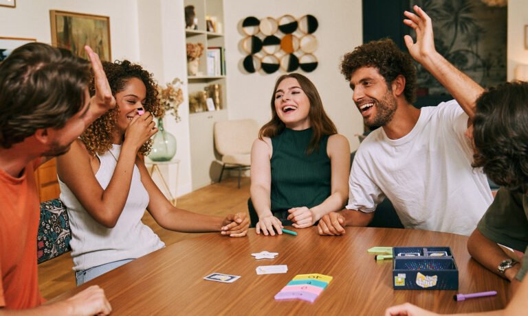 Quels sont les jeux amusants à essayer pour passer un bon moment 2 des amis jouant ensemble a un jeu