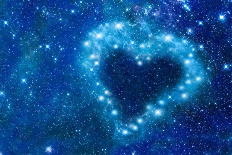 des constellations reliant des coeurs