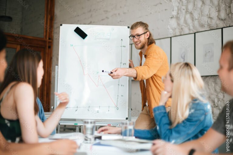 des eleves en discussion autour dun tableau