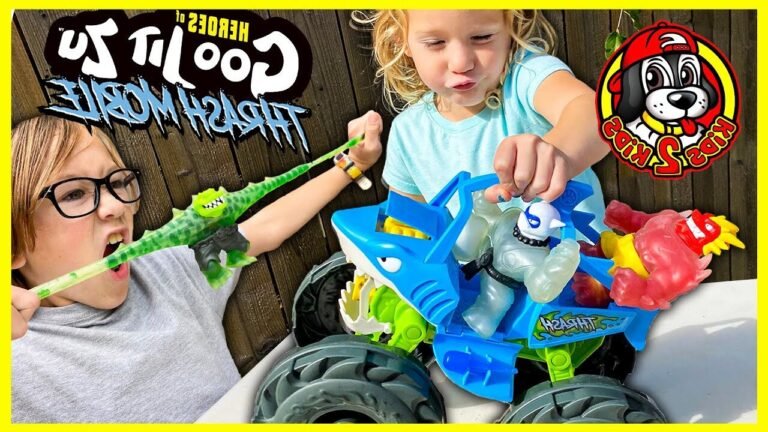 Comment créer des héros avec Goo Jit Zu : le guide complet 17 des enfants jouant avec des figurines goo jit zu