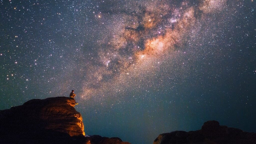Pourquoi "Toi, Moi et les Étoiles" est-il un film à ne pas manquer 1 des etoiles brillantes dans le ciel nocturne