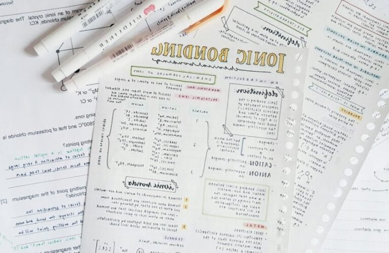 des fiches de revision colorees et organisees