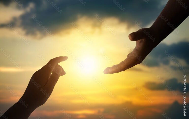 des mains qui se tendent vers lespoir