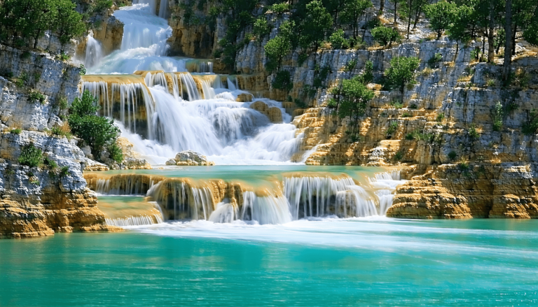 Mafia Corse : Quels Sont Les Impact De Cette Influence Sur L'île 11 des paysages corses avec une atmosphere mysterieuse