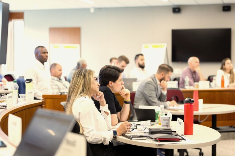 des personnes en pleine formation professionnelle