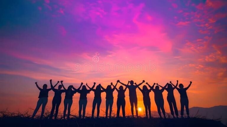 Qui sont les frères humains qui vivront après nous 23 des silhouettes de personnes se tenant la main