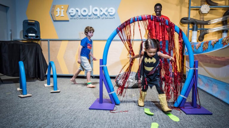 Qu'est-ce que Boku no Hero Academia et quels sont ses thèmes principaux 1 des super heros en formation dans une ecole