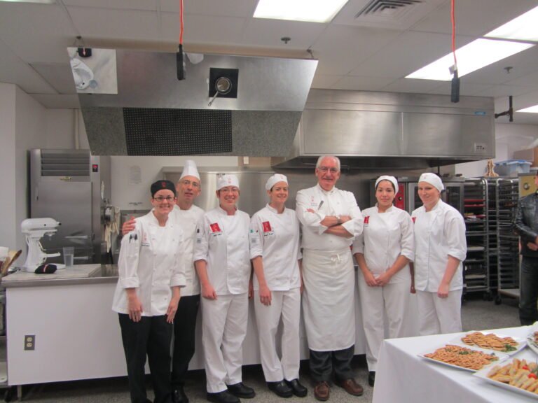 Comment suivre un CAP Pâtisserie en cours du soir 5 eleve en patisserie de nuit en action