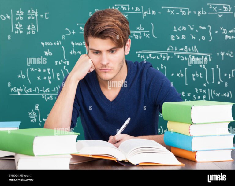 Comment calculer facilement ses points au bac 5 eleve etudiant entoure de calculs mathematiques