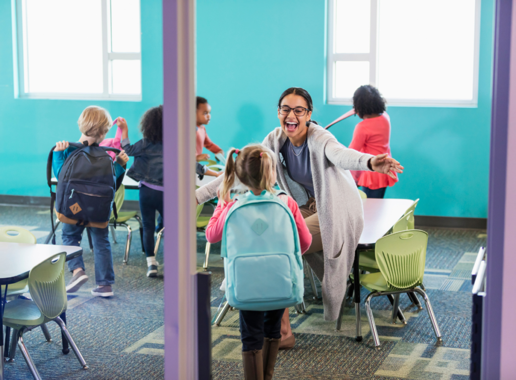 Que faut-il savoir sur le CAP Petite Enfance et assistante maternelle 1 enfant jouant dans une garderie accueillante