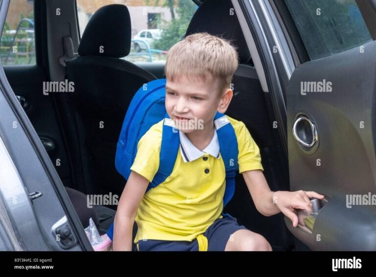À Quel Âge Un Enfant Peut-il Ne Plus Utiliser Un Siège Auto 41 enfant sortant dune voiture sans siege