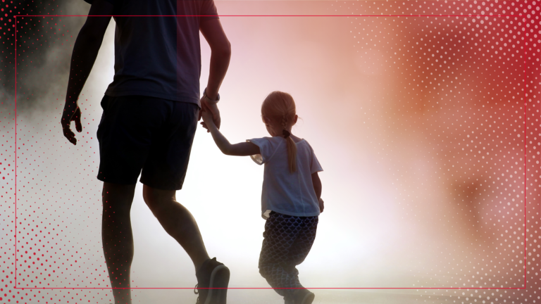 Que faire en tant que parent face au harcèlement scolaire 28 enfant soutenu par ses parents protecteurs