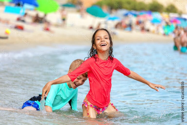 Que sont les Grandes Grandes Vacances dans la bande dessinée 43 enfants jouant pendant les vacances dete