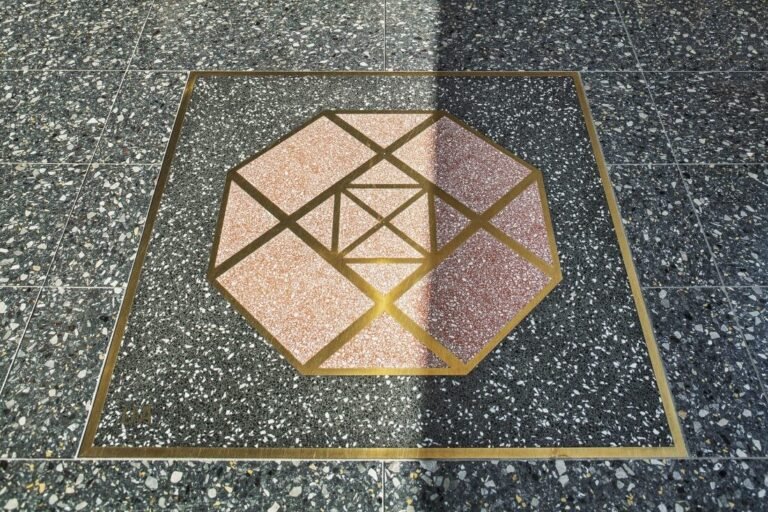 Pourquoi visiter le Hollywood Walk of Fame à Los Angeles 28 etoiles scintillantes au sol de hollywood