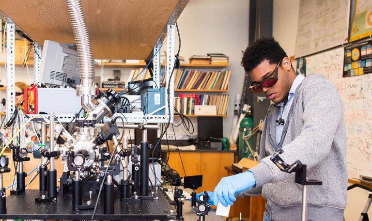 Quelles sont les modalités pour effectuer un BTS opticien lunetier en alternance 41 etudiant en optique avec equipement professionnel