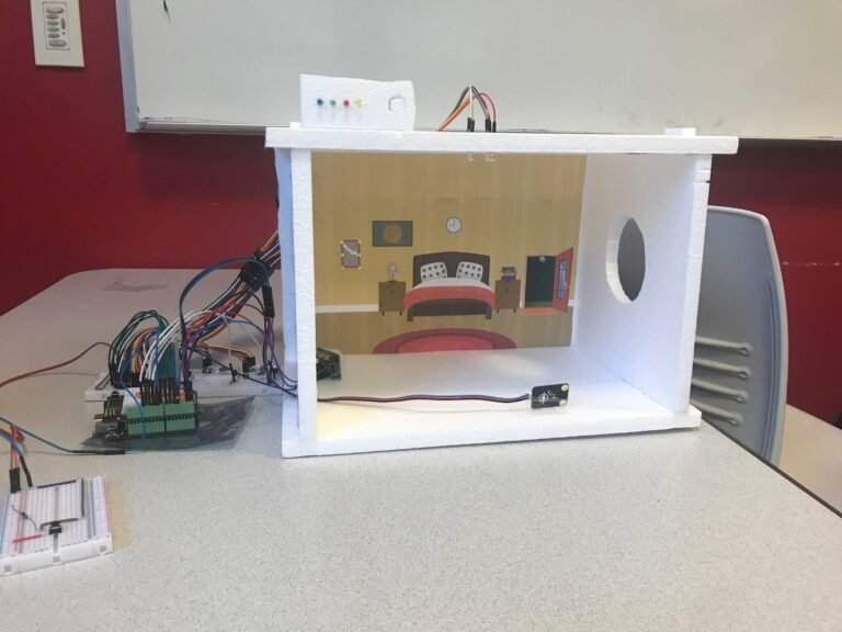 Comment réussir le BTS Fluide Énergie Domotique option C 30 etudiant travaillant sur un projet domotique