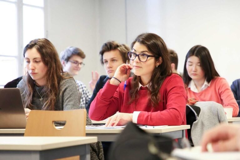 etudiants en classe a sciences po