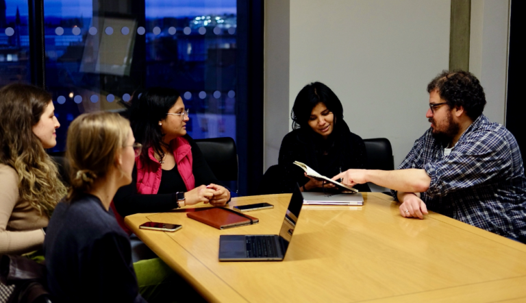 etudiants en psychologie en pleine discussion