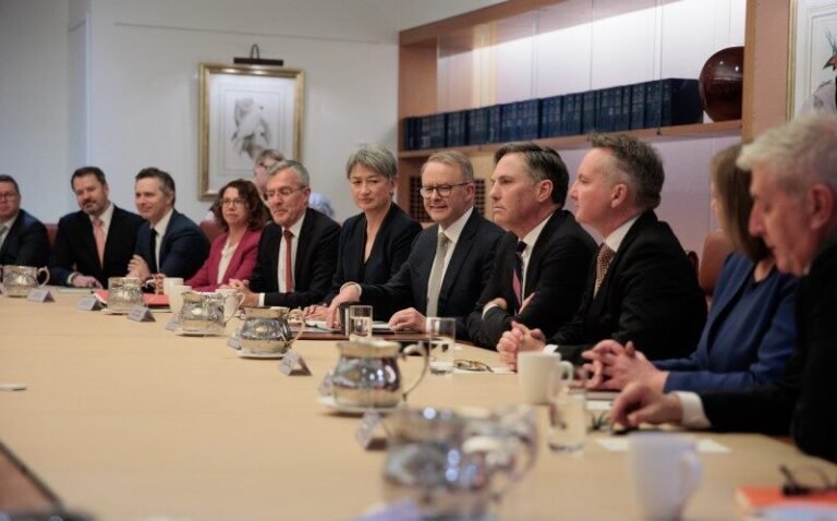 groupe de ministres en reunion officielle