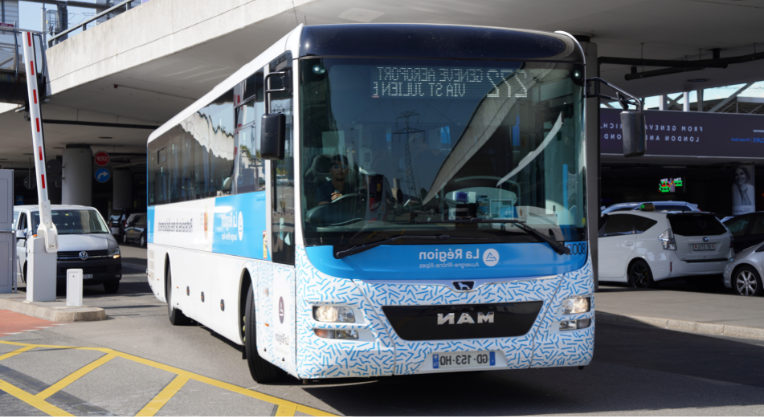 horloge avec horaires de bus tpg